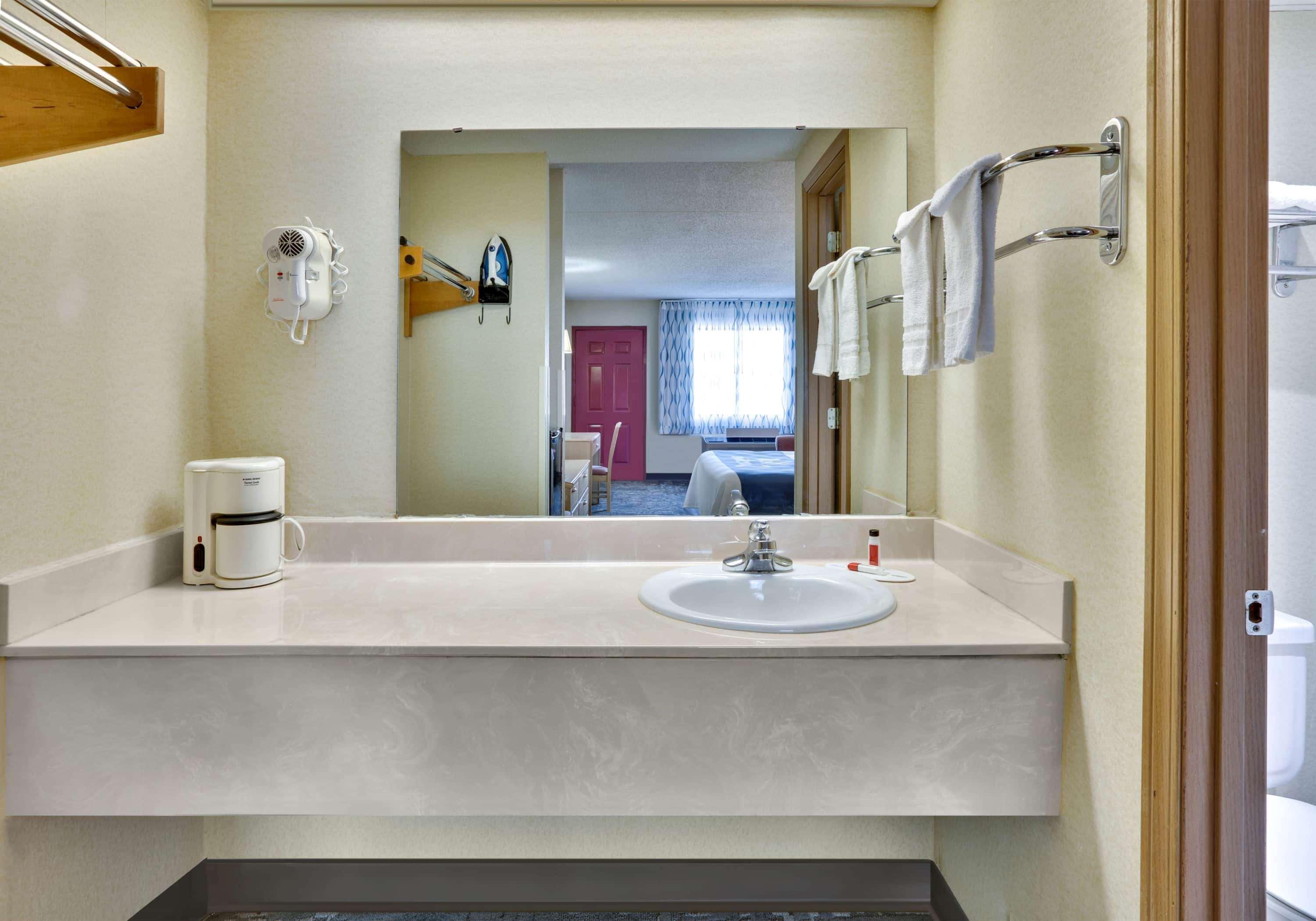 Days Inn & Suites By Wyndham Bentonville Luaran gambar