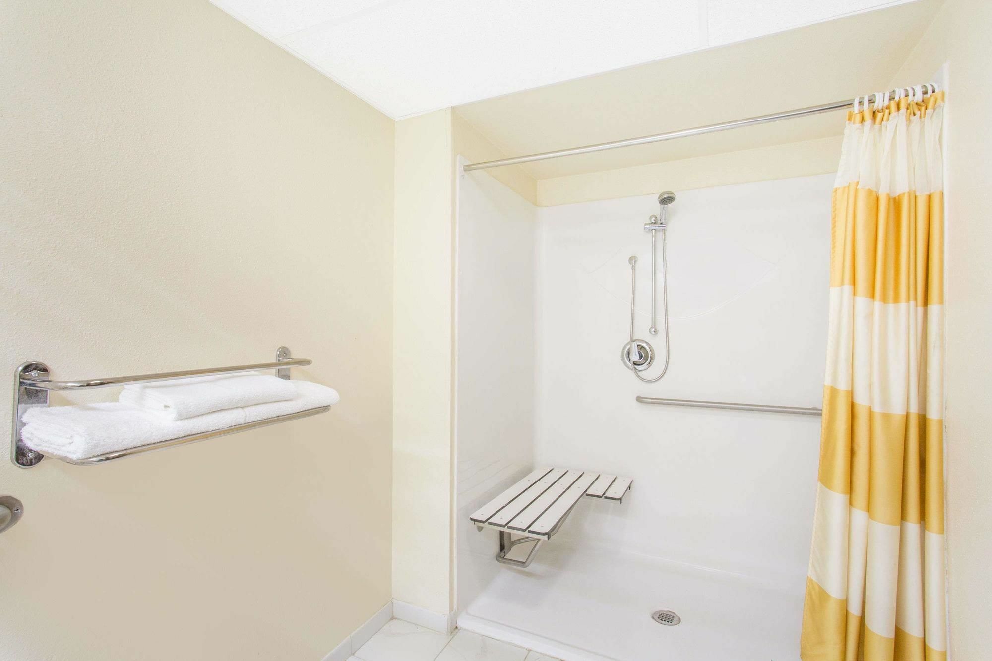 Days Inn & Suites By Wyndham Bentonville Luaran gambar
